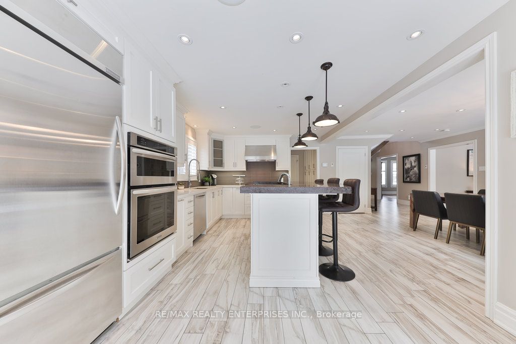 1076 Red Pine Crescent