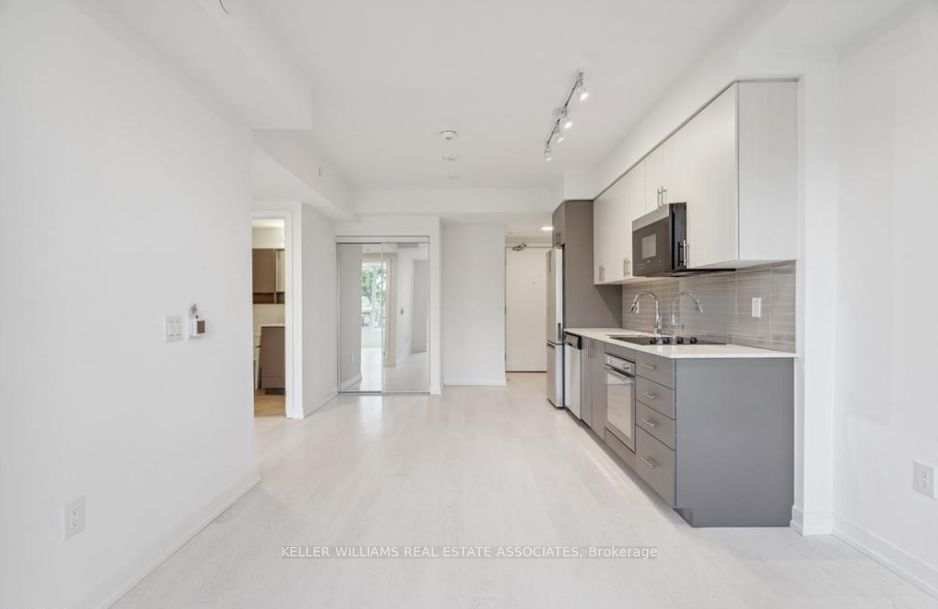 415 Main Street W, #318