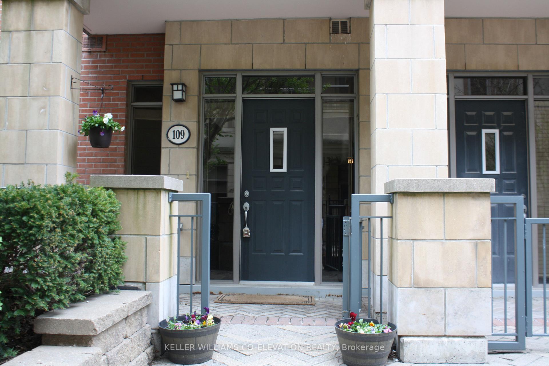 2 Bedrooms Condo at 330 Princess Royal,  Mississauga For sale