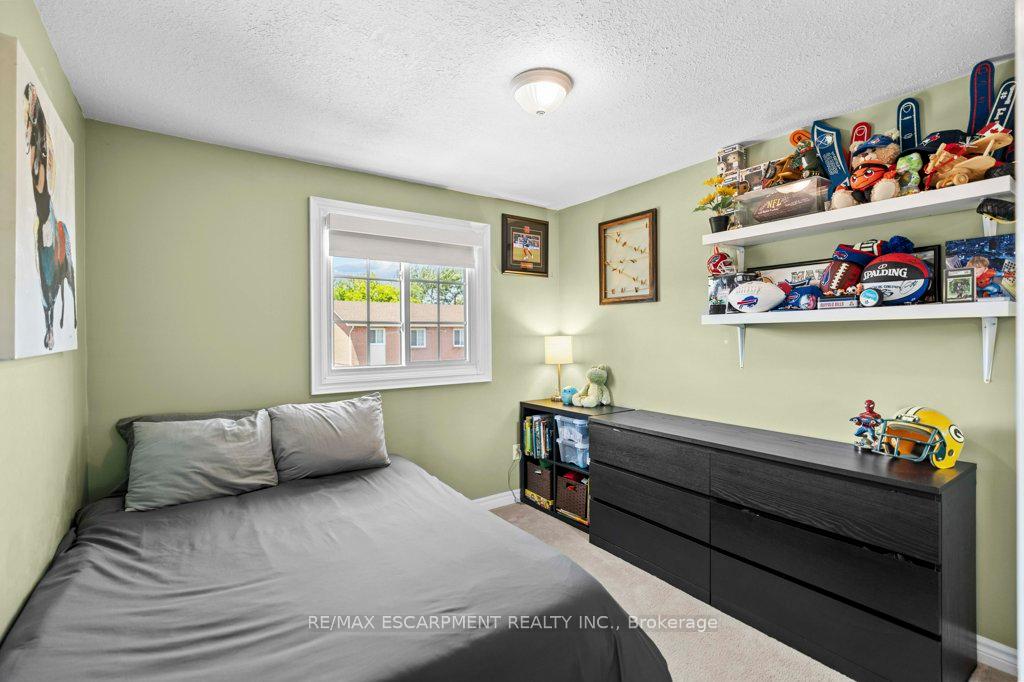 3 Bedrooms Condo at 29 HERITAGE, Hamilton For sale