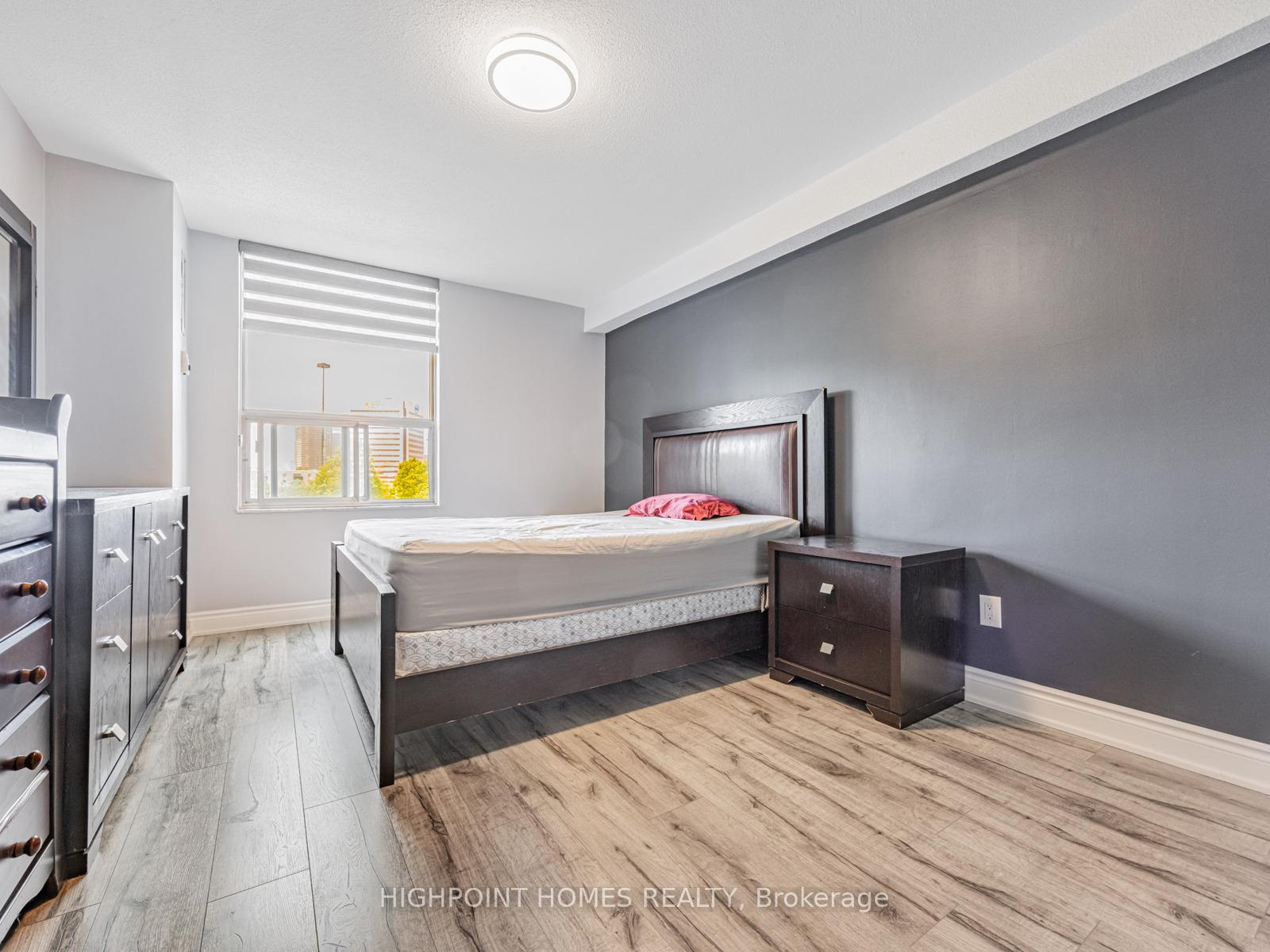 3 Bedrooms Condo at 10 Edgecliff, Toronto For sale