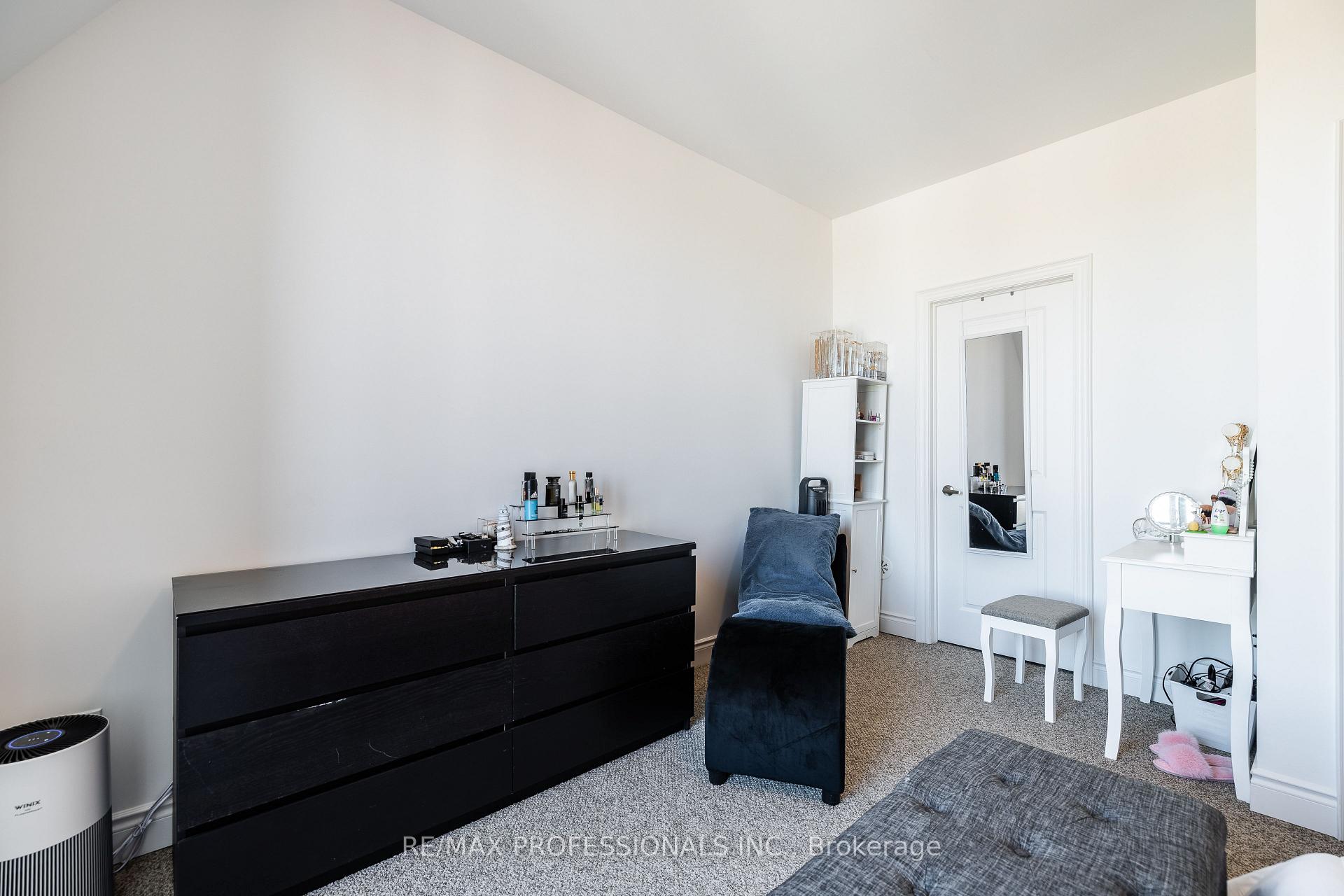 3 Bedrooms Condo at 150 Joymar, Mississauga For sale