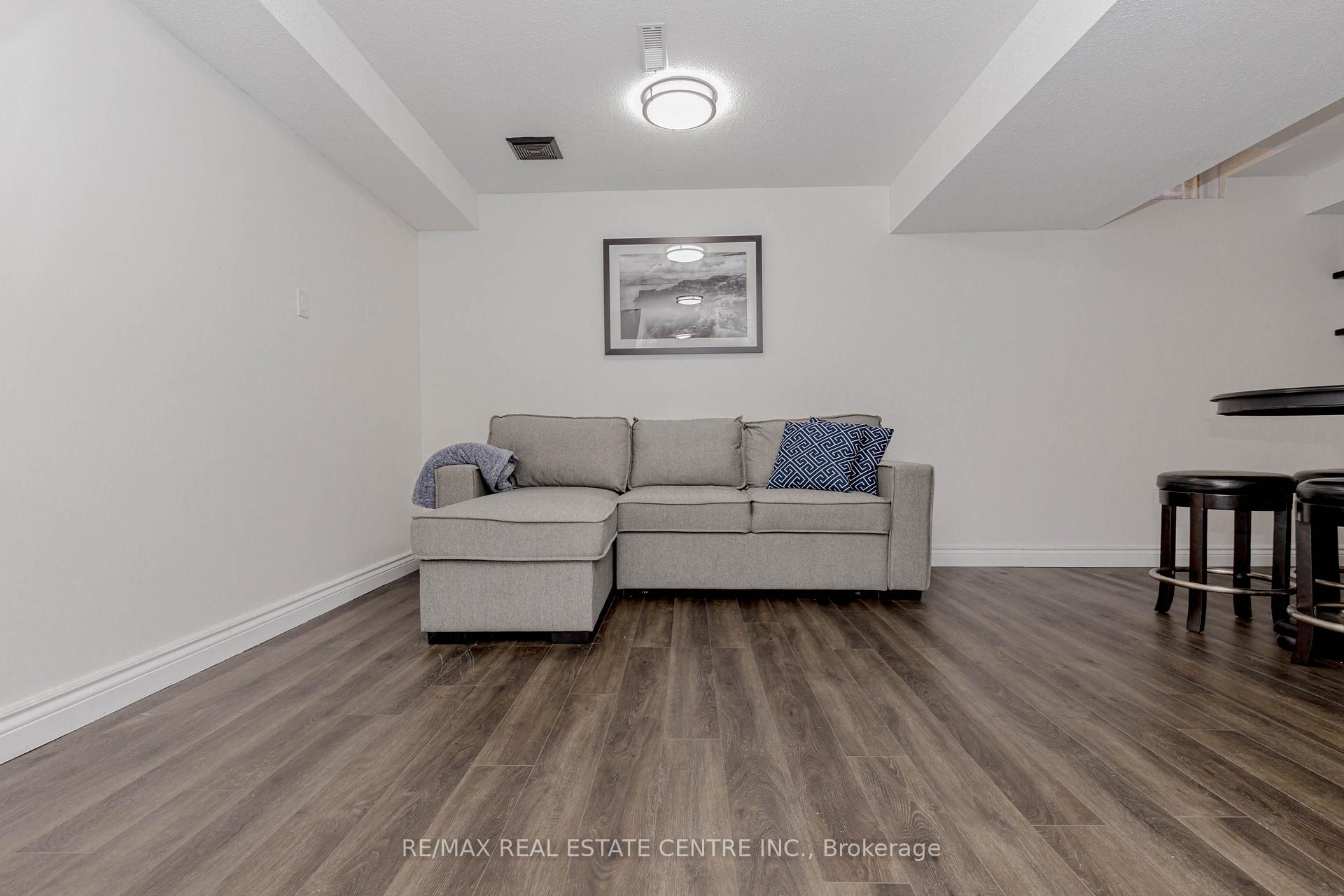 3 Bedrooms Condo at 1526 Lancaster,  Oakville For sale