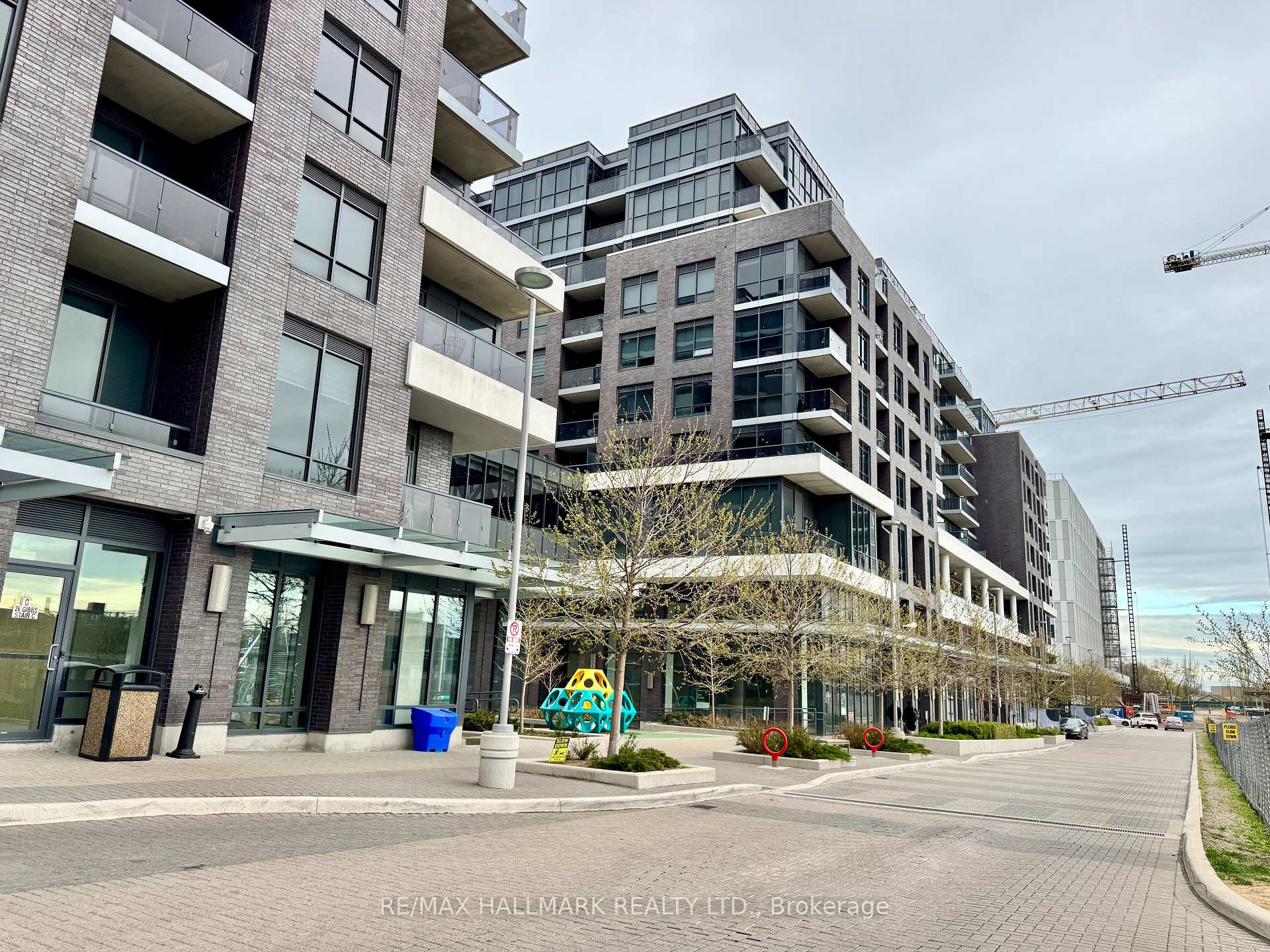2 Bedrooms Condo at 26 Gibbs, Toronto For sale