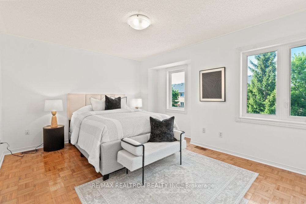 4 Bedrooms Condo at 31 Treeland, Toronto For sale