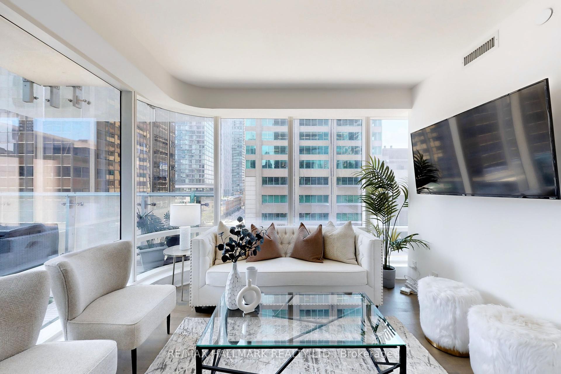 3 Bedrooms Condo at 1 Bloor,  Toronto For sale