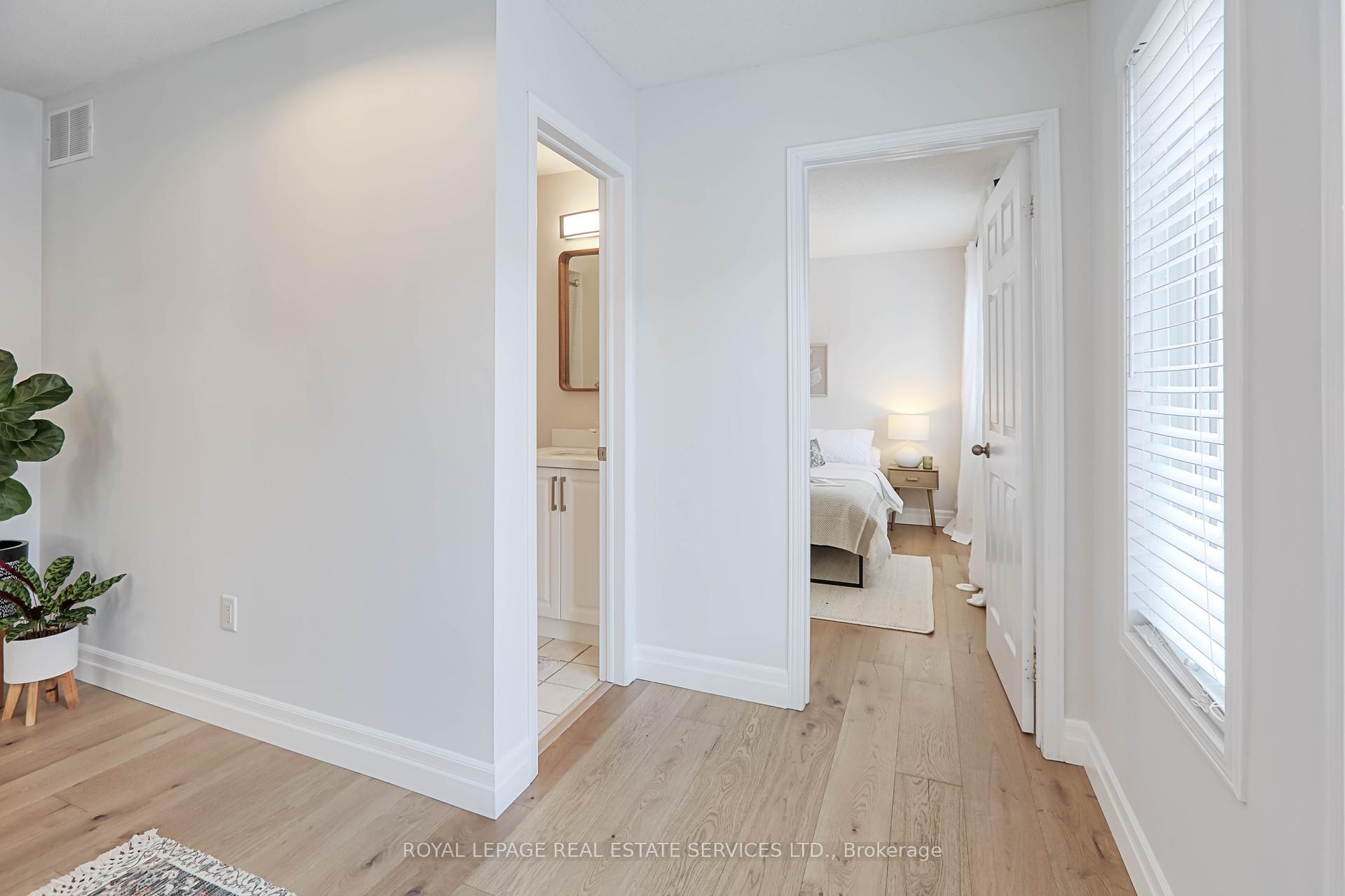 4 Bedrooms Condo at 40 Merchant, Toronto For sale