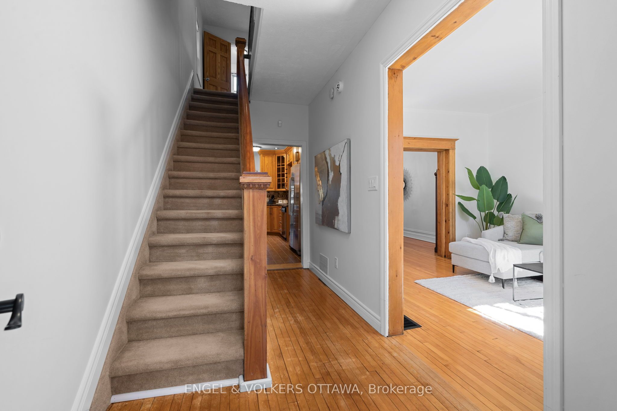 141 Spadina Avenue, WestCentreTown, ON K1Y 2C2