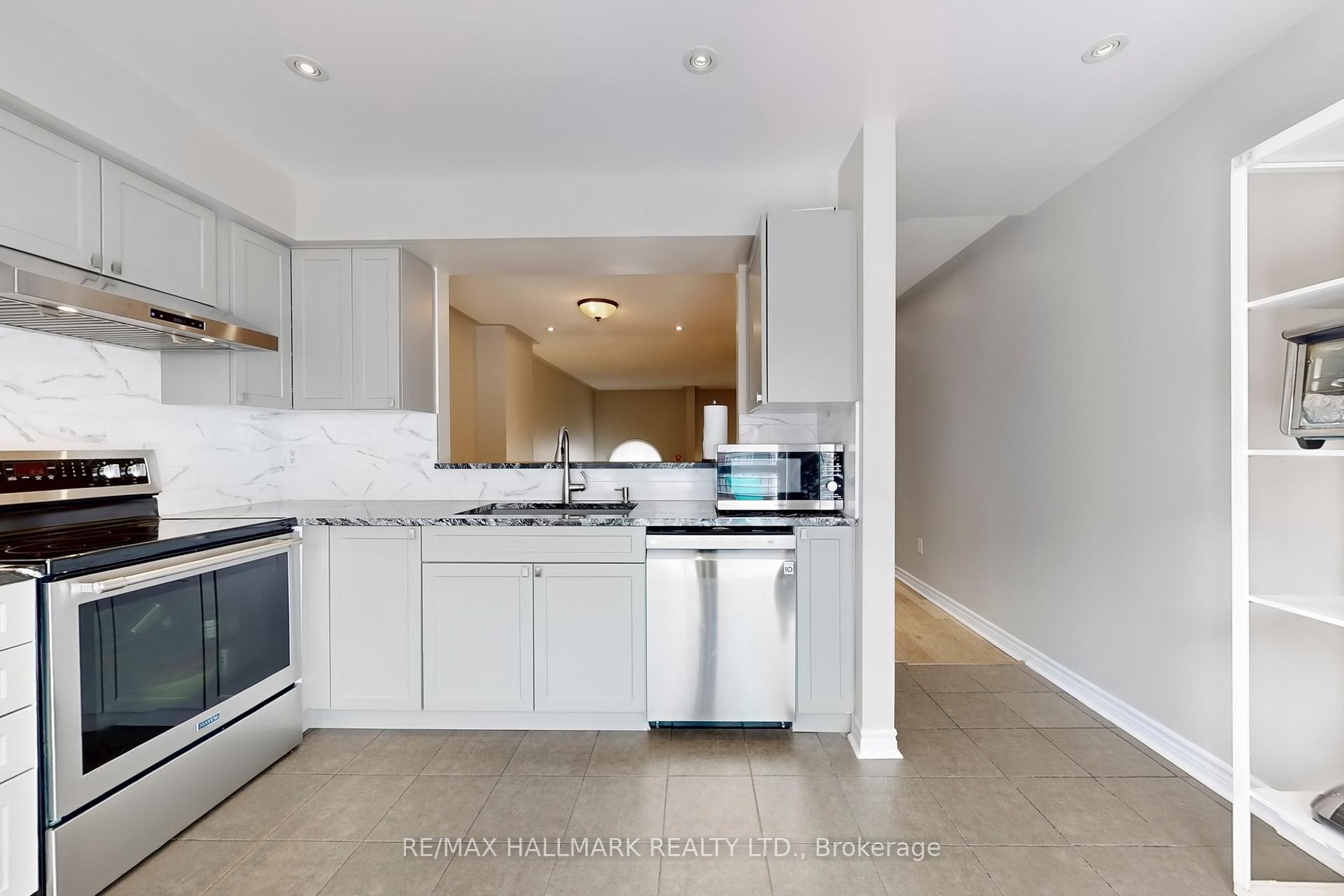 3 Bedrooms Condo at 83 Mondeo,  Toronto For sale