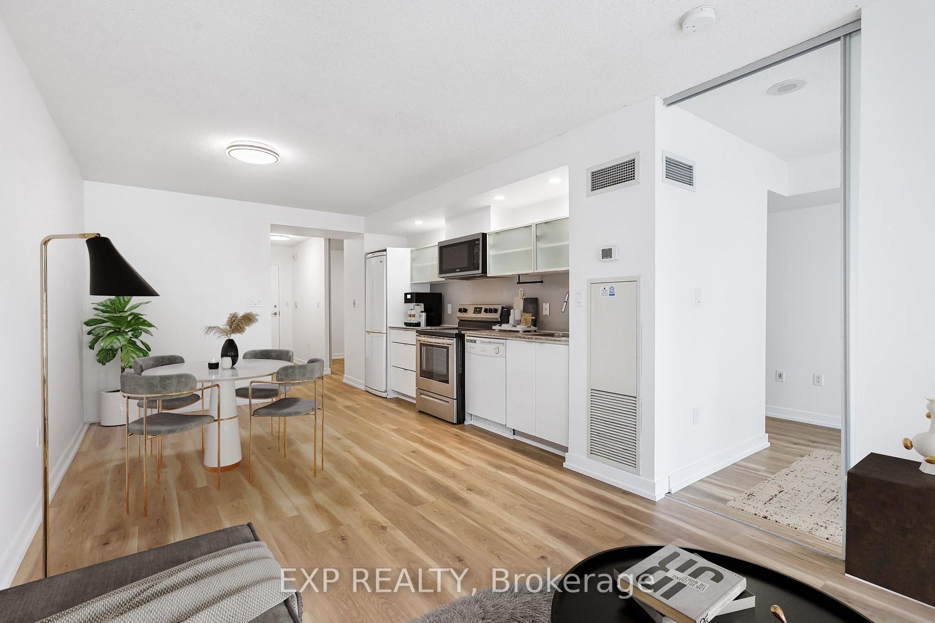 2 Bedrooms Condo at 4K Spadina, Toronto For sale