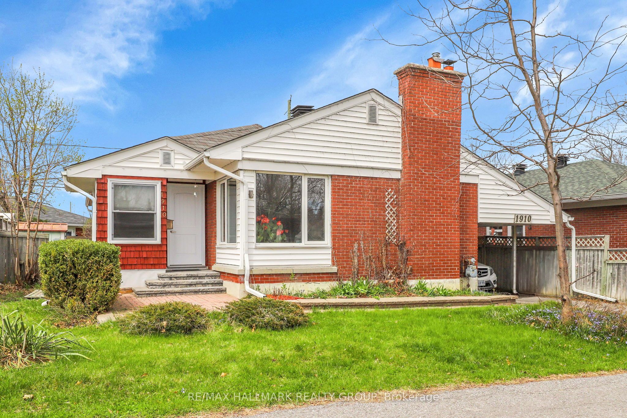 1910 Haig Drive, ElmvaleAcresandArea, ON K1G 2K1