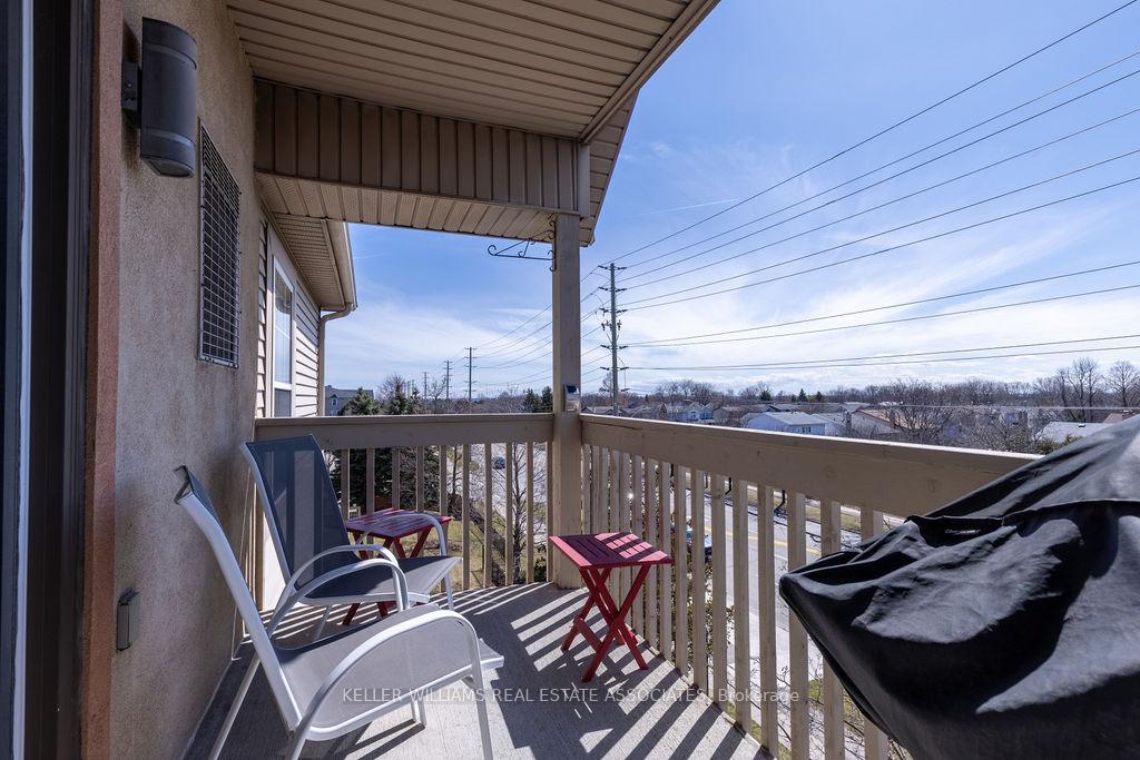 2 Bedrooms Condo at 4003 Kilmer, Burlington For sale