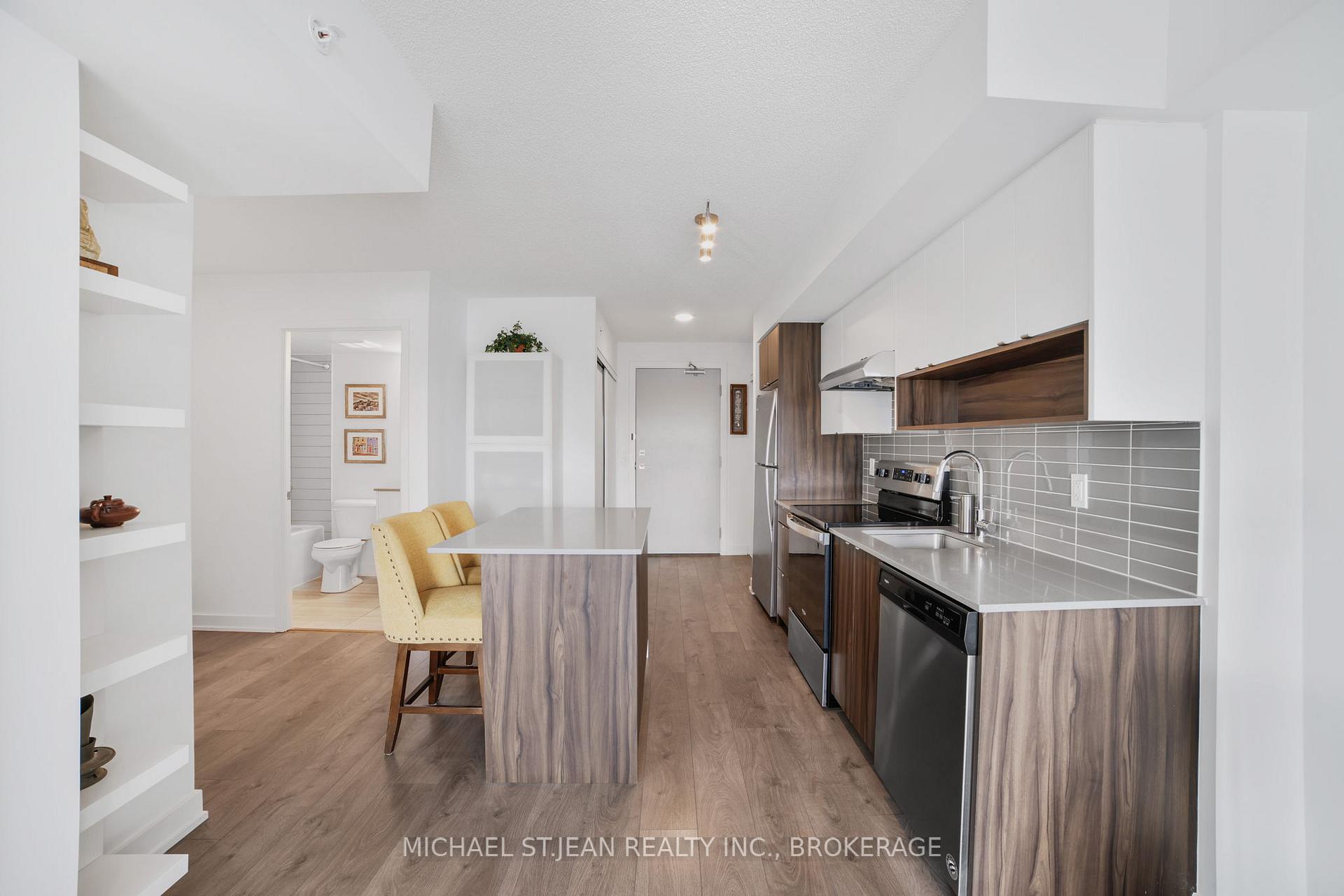 1 Bedroom Condo at 1119 Cooke,  Burlington For sale