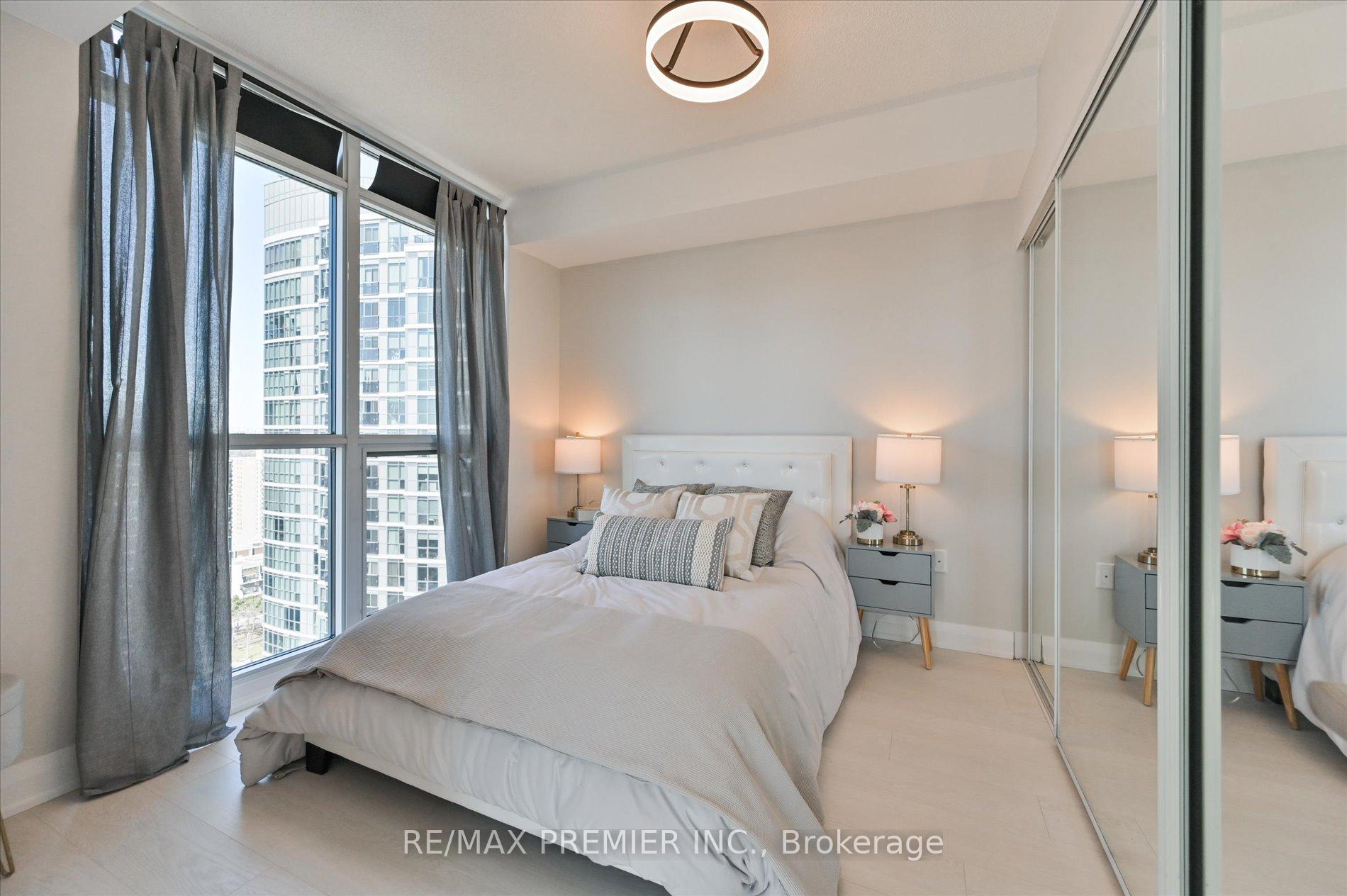 2 Bedrooms Condo at 30 Gibbs,  Toronto For sale