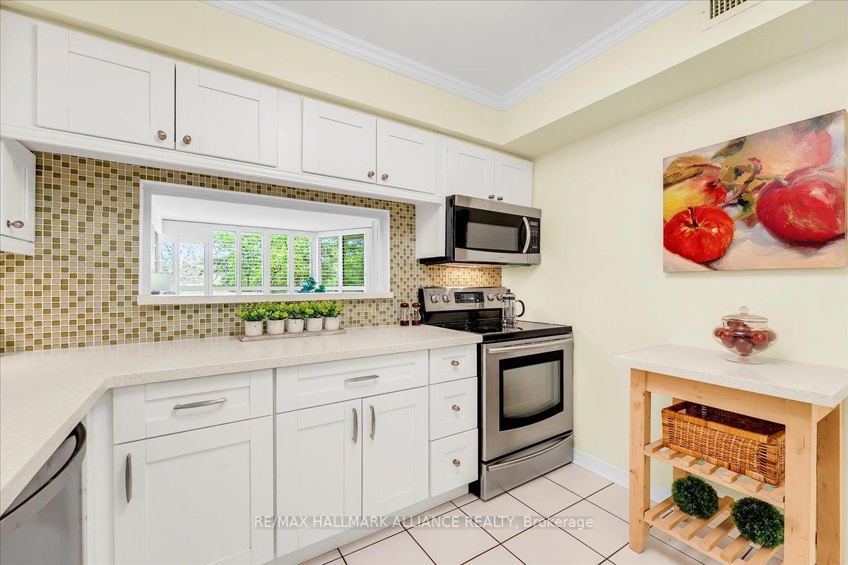 2 Bedrooms Condo at 1071 QUEENS, Oakville For sale