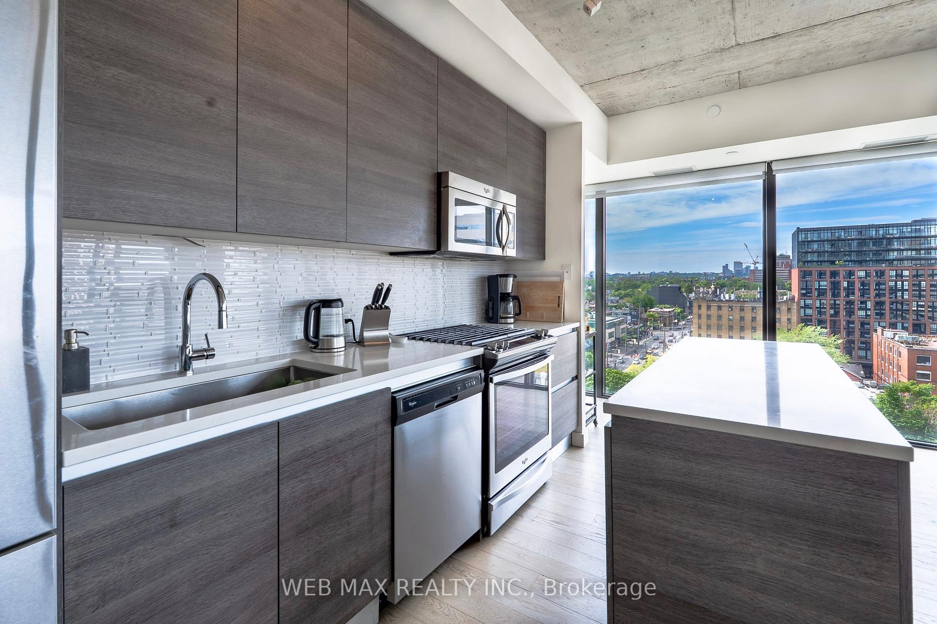 2 Bedrooms Condo at 111 Bathurst, Toronto For sale