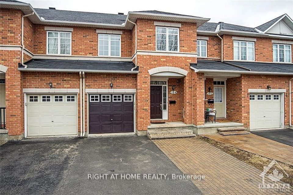 194 Deercroft