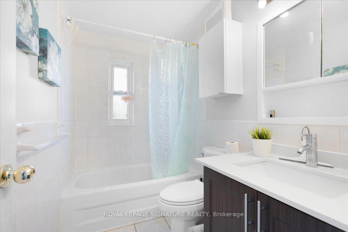 3 Bedrooms Condo at 2 Liszt,  Toronto For sale