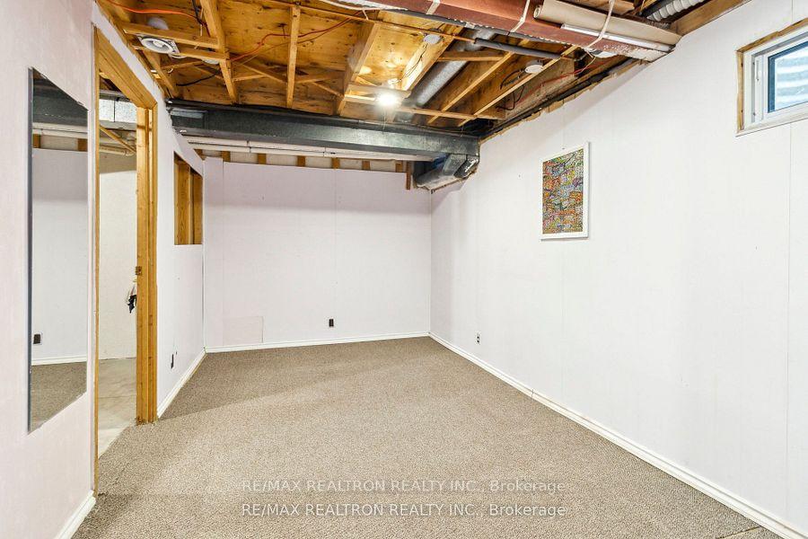 3 Bedrooms Condo at 44 Chester Le, Toronto For sale