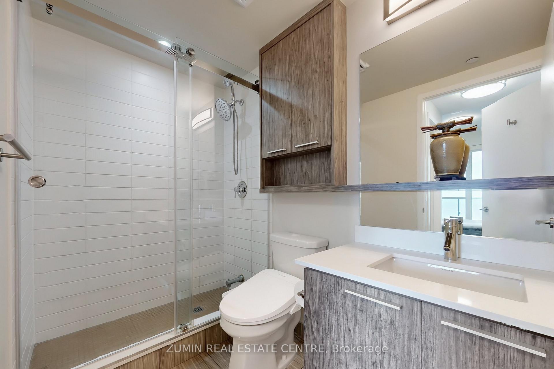 3 Bedrooms Condo at 10 Park Lawn, Toronto For sale
