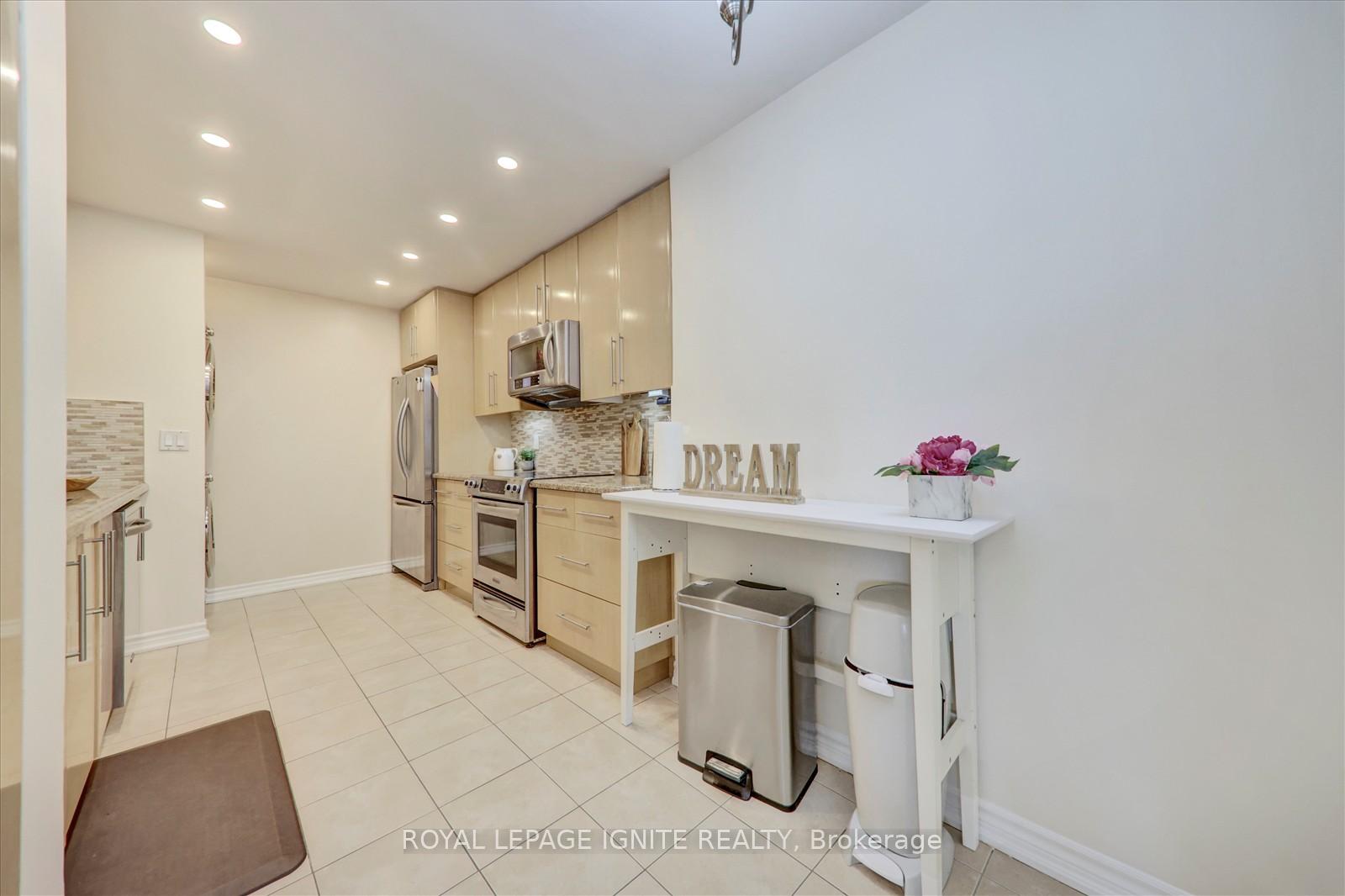 3 Bedrooms Condo at 131 Torresdale, Toronto For sale