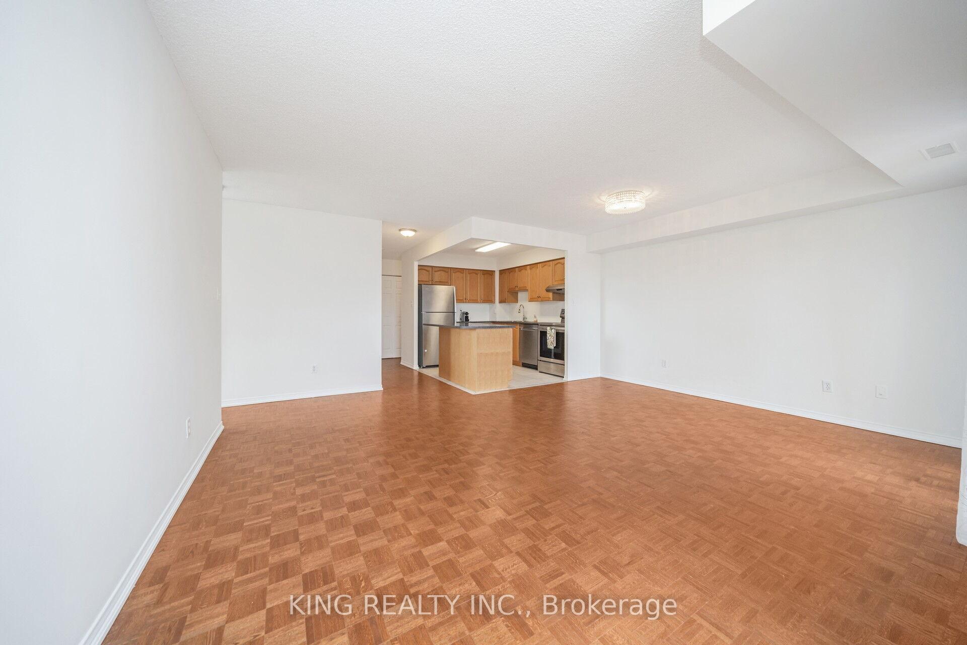 3 Bedrooms Condo at 32 Tannery,  Mississauga For sale