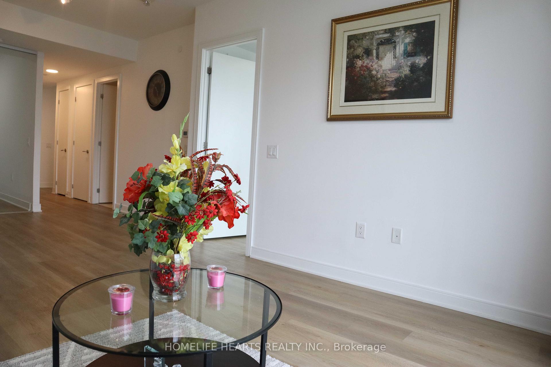 3 Bedrooms Condo at 86 Dundas, Mississauga For sale