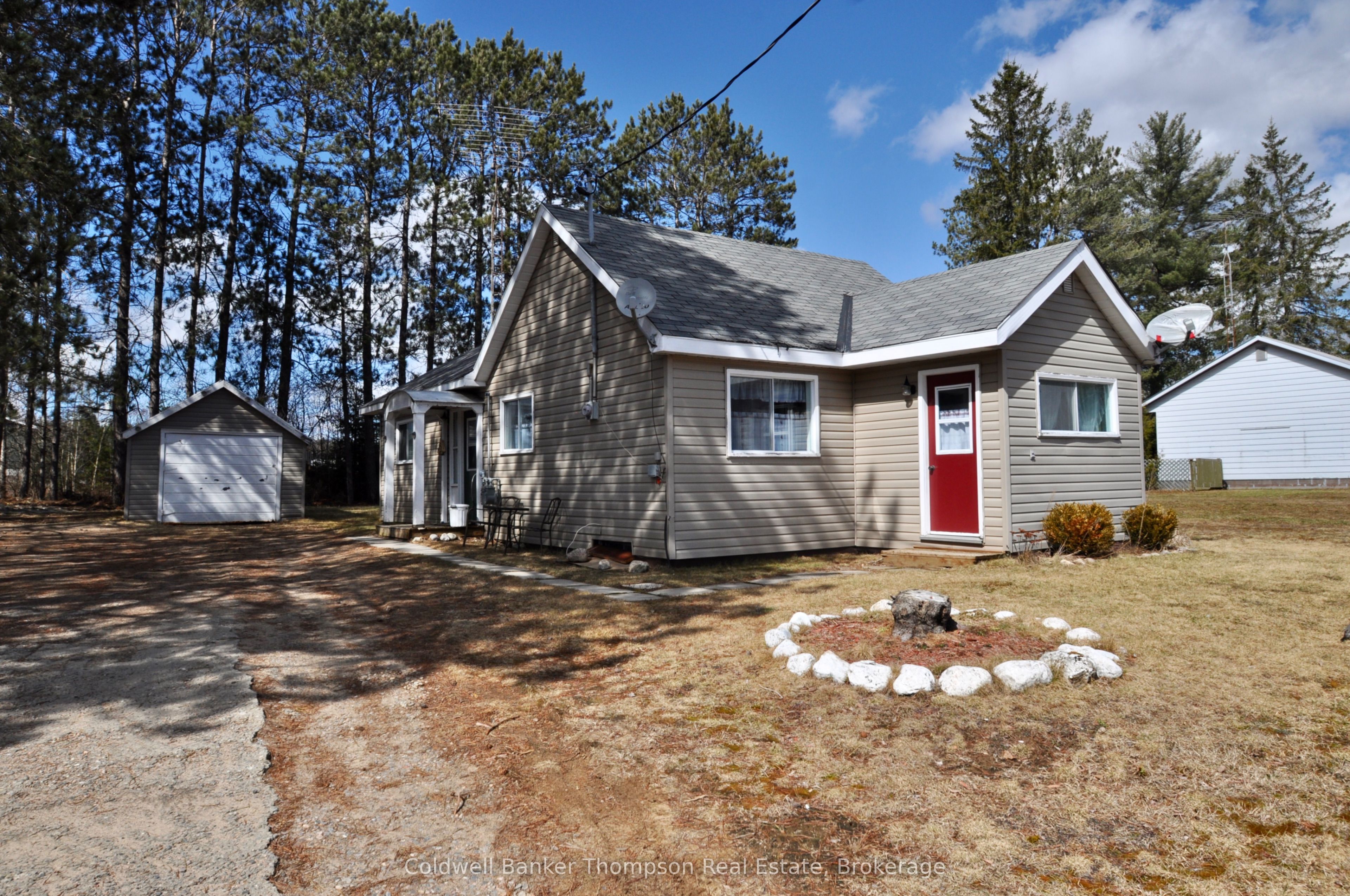 32 Forest Lake Road, Sundridge, ON P0A 1Z0