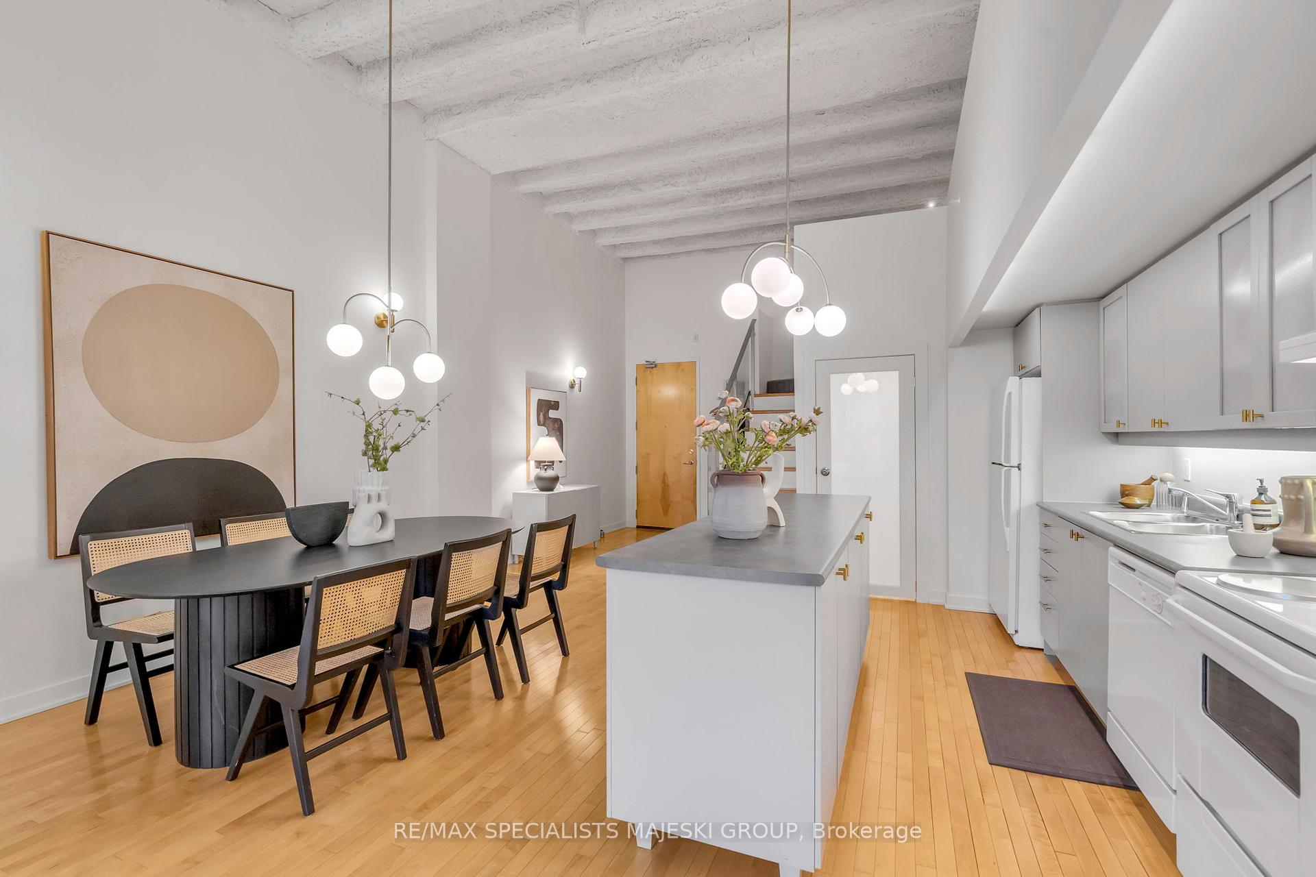 3 Bedrooms Condo at 21 Nassau,  Toronto For sale