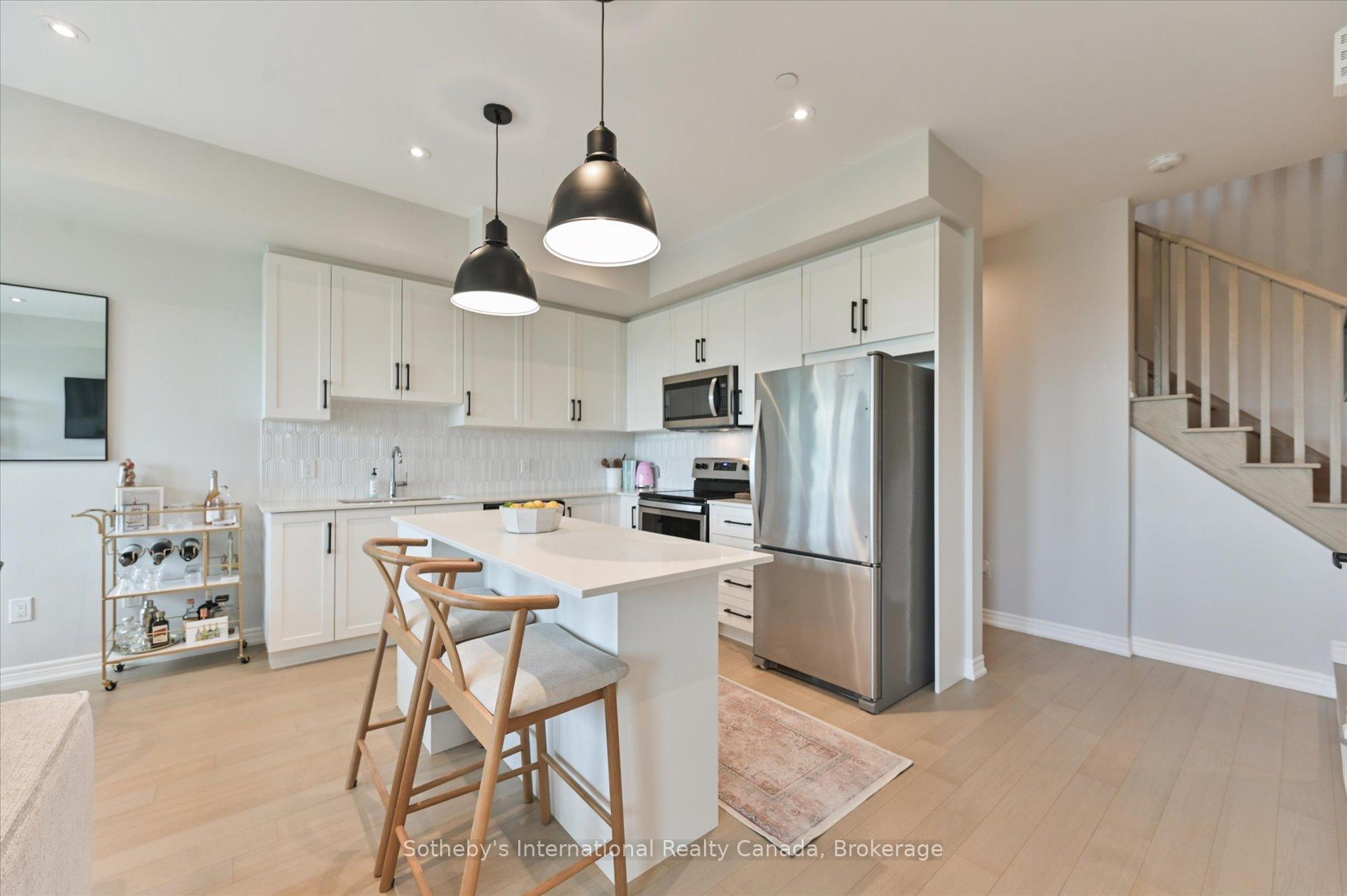 2 Bedrooms Condo at 2199 Lillykin, Oakville For sale
