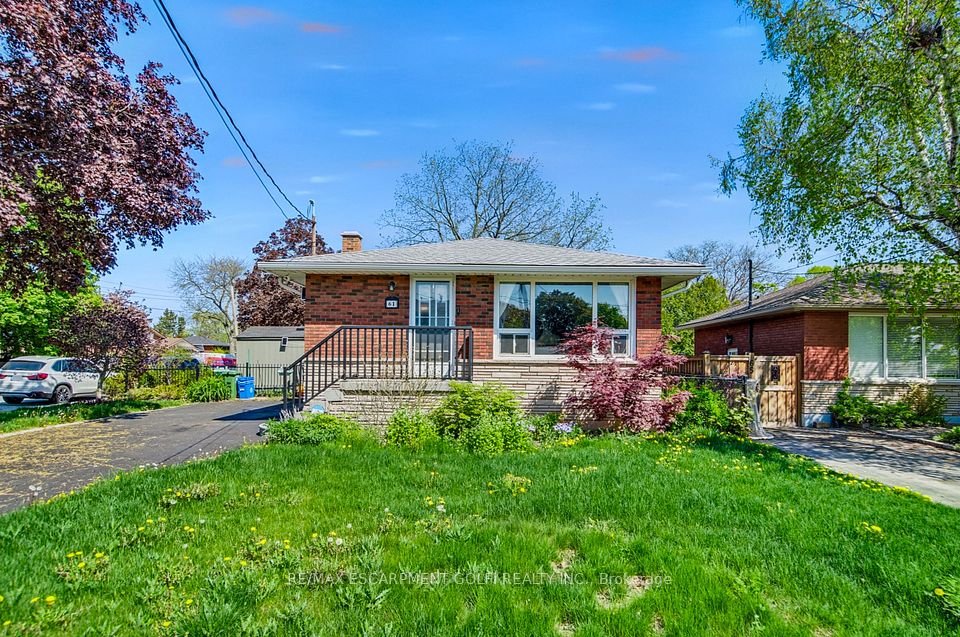 61 Fisher Crescent, Hamilton, ON L9C 4N1