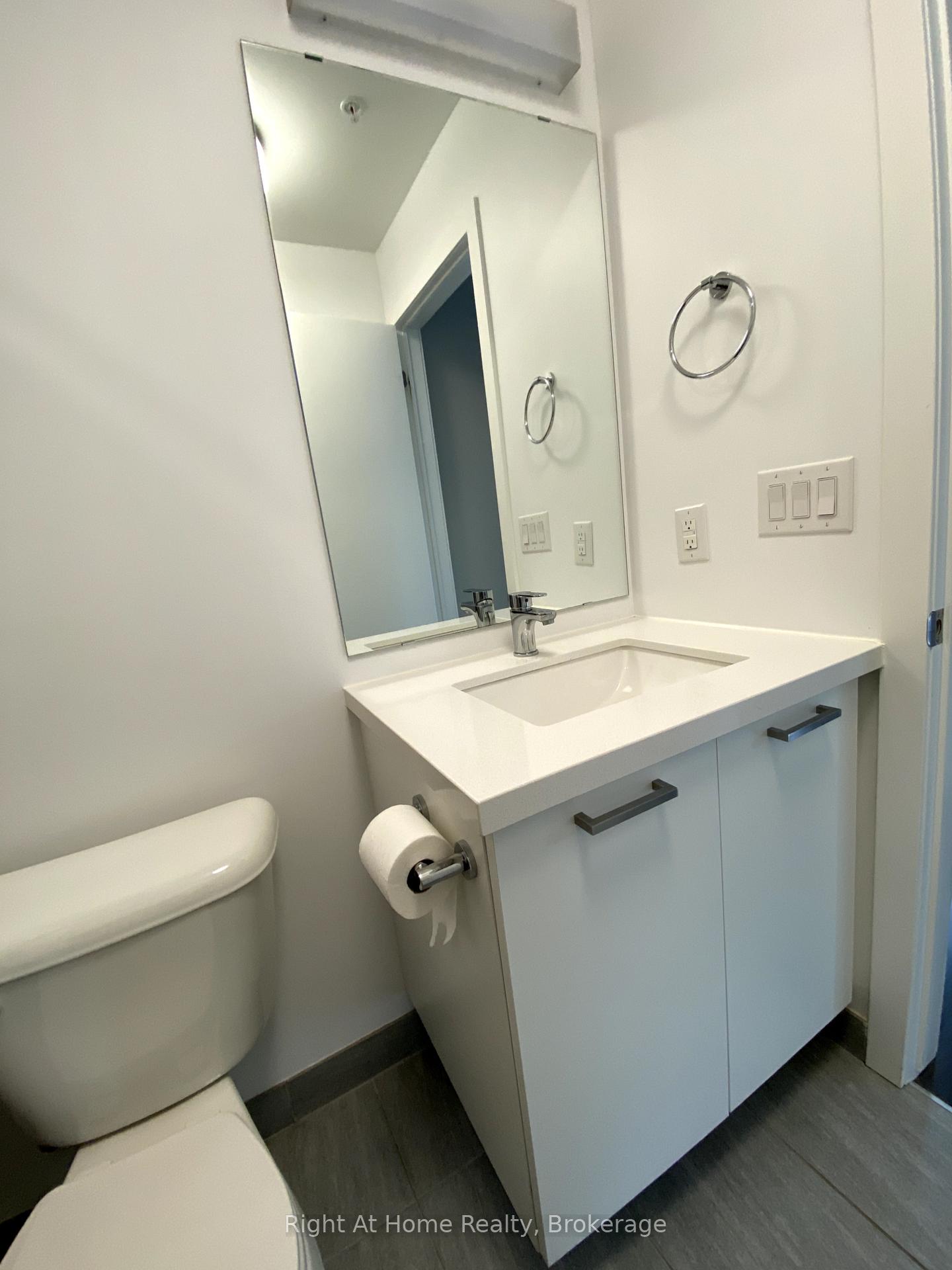 2 Bedrooms Condo at 455 Charlton, Hamilton For sale