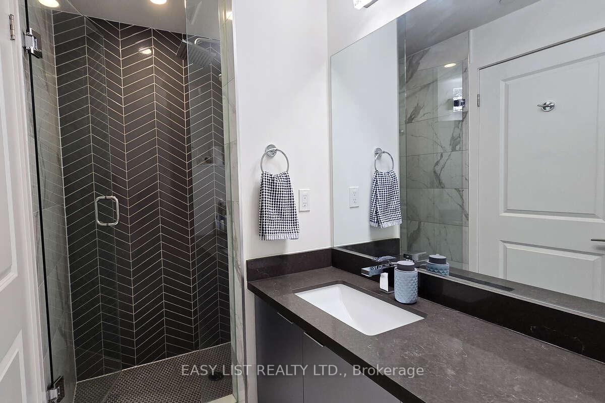 2 Bedrooms Condo at 2908 Highway 7, Vaughan For sale