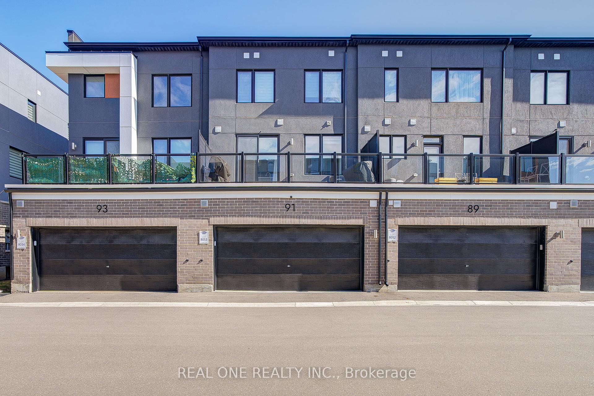 4 Bedrooms Condo at 91 Grovewood Common, Oakville For sale