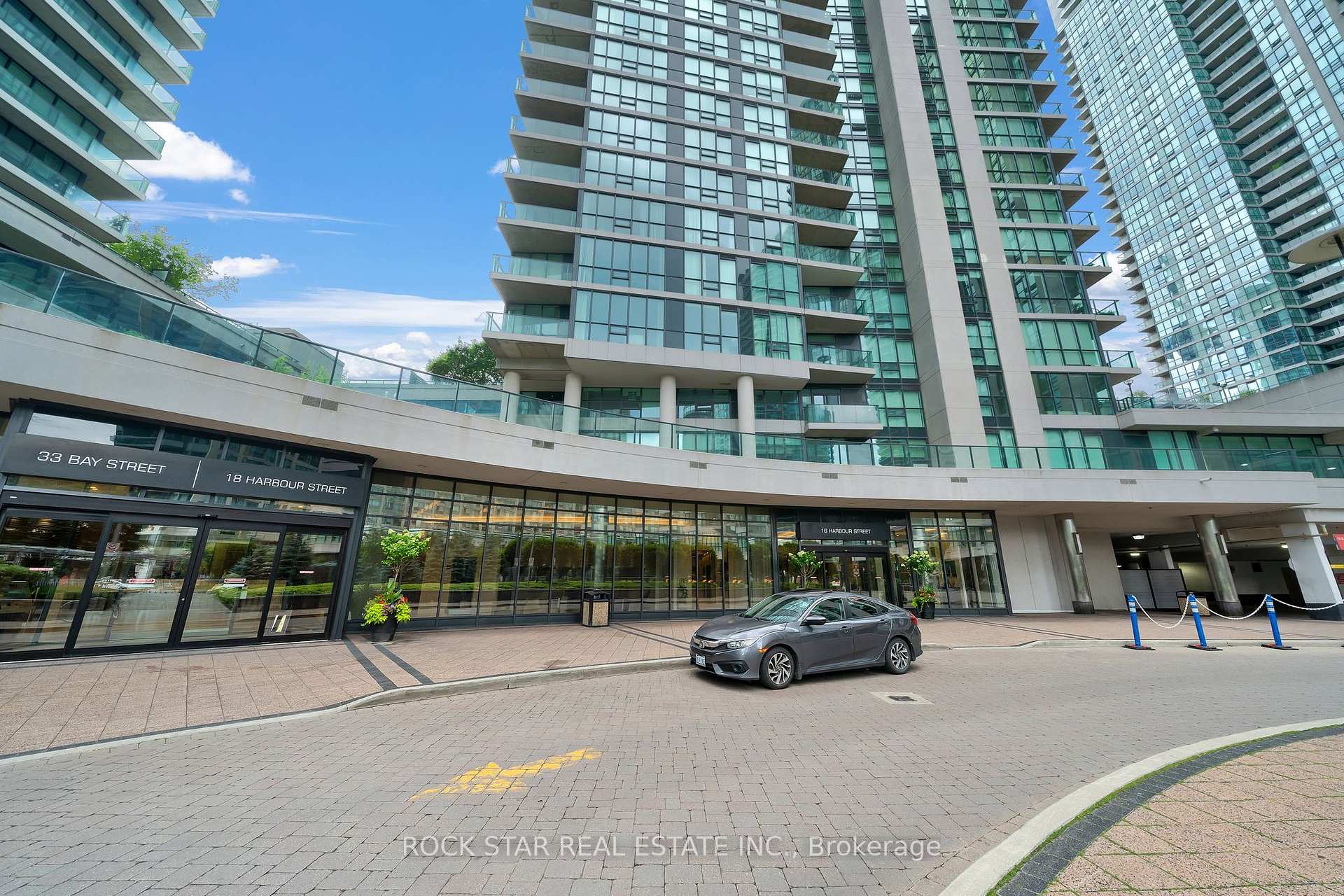 2 Bedrooms Condo at 18 Harbour,  Toronto For sale