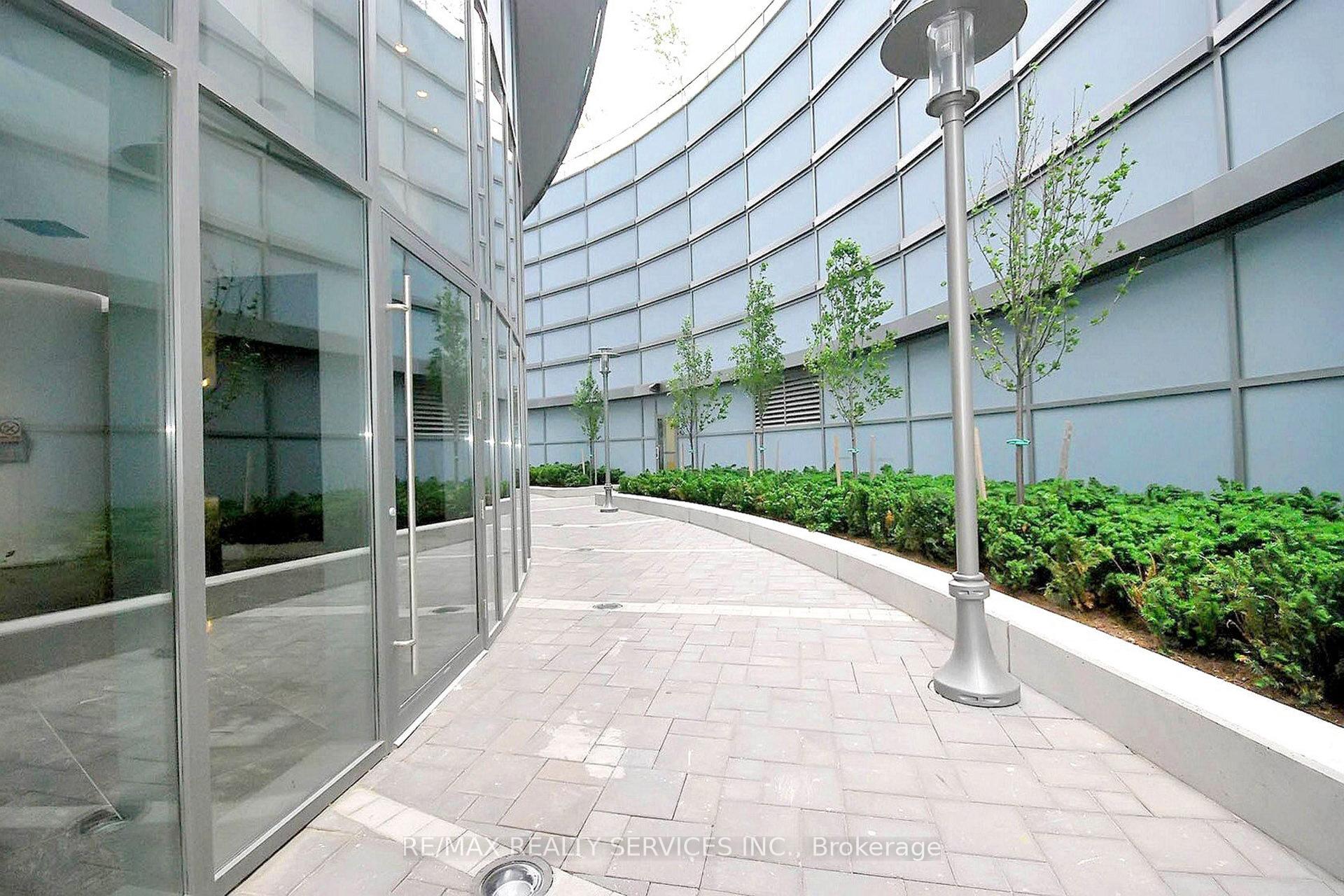 2 Bedrooms Condo at 80 Absolute,  Mississauga For sale
