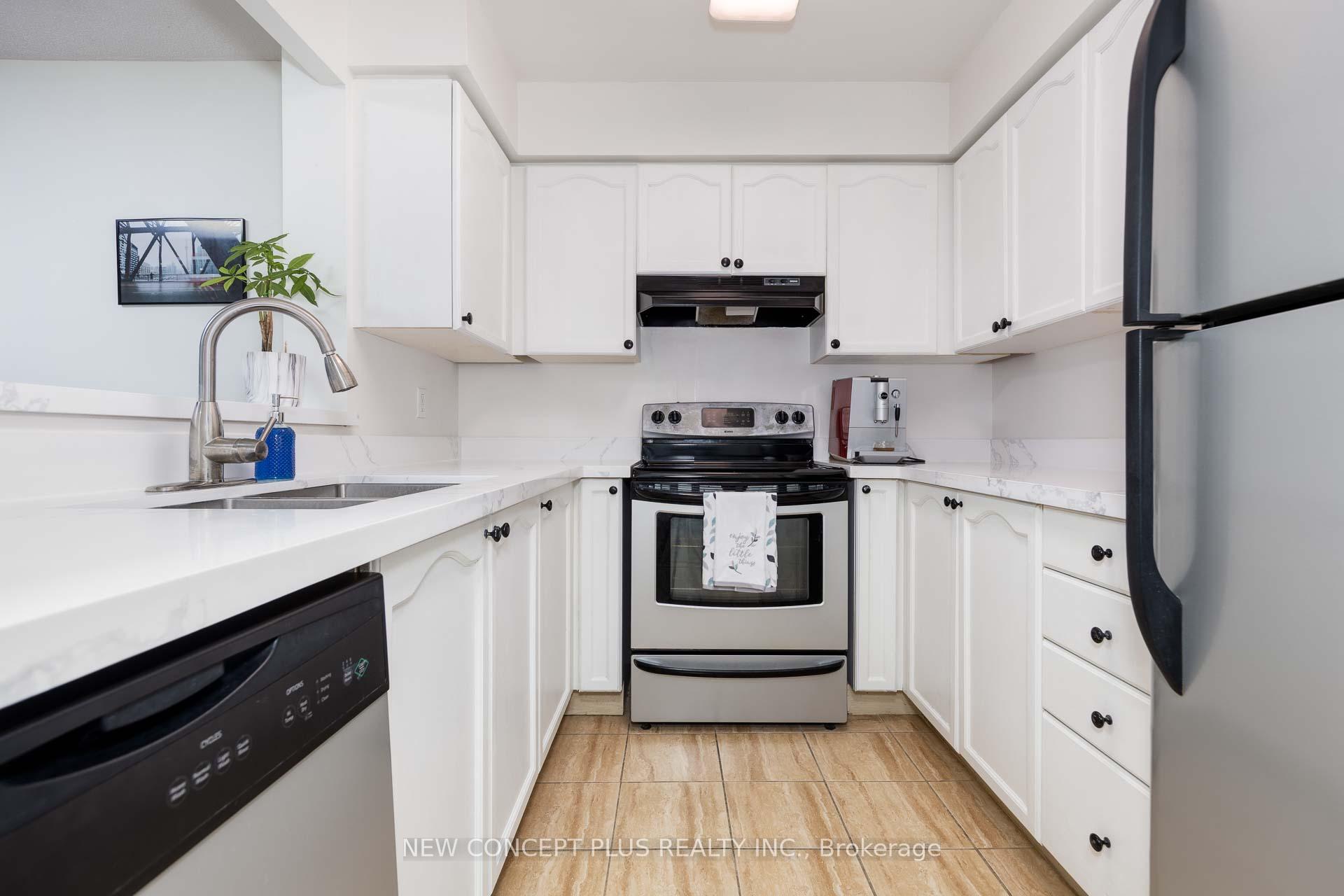 2 Bedrooms Condo at 39 Pemberton, Toronto For sale
