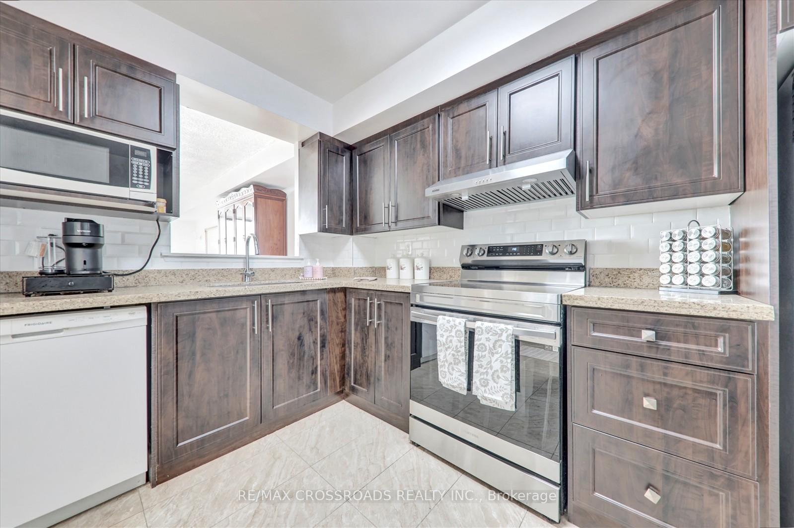 2 Bedrooms Condo at 400 Mclevin, Toronto For sale