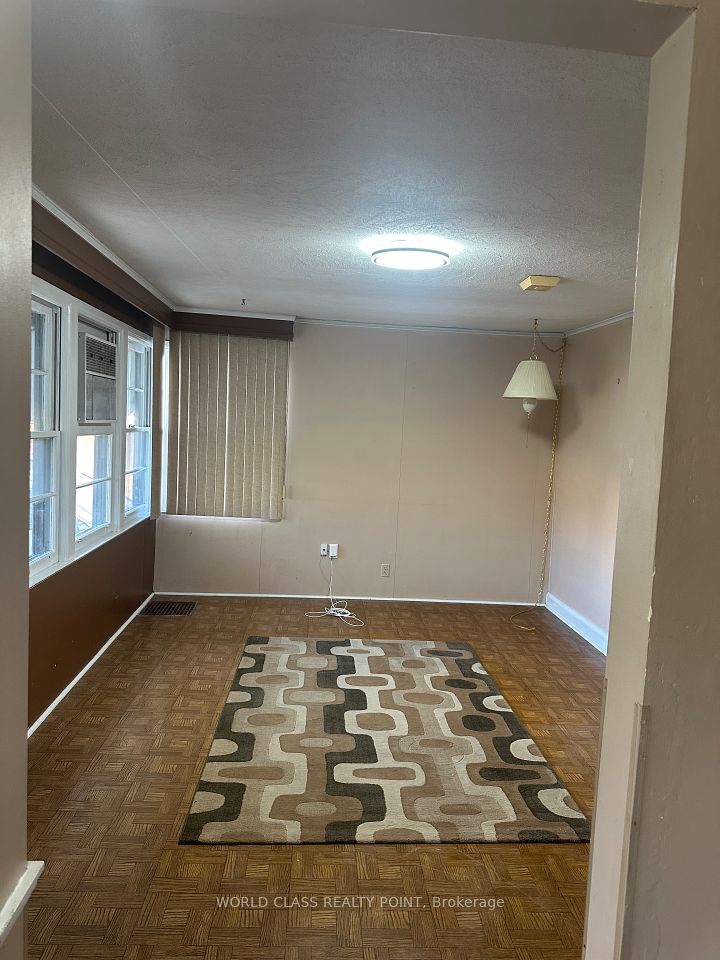 102 Brenda Crescent