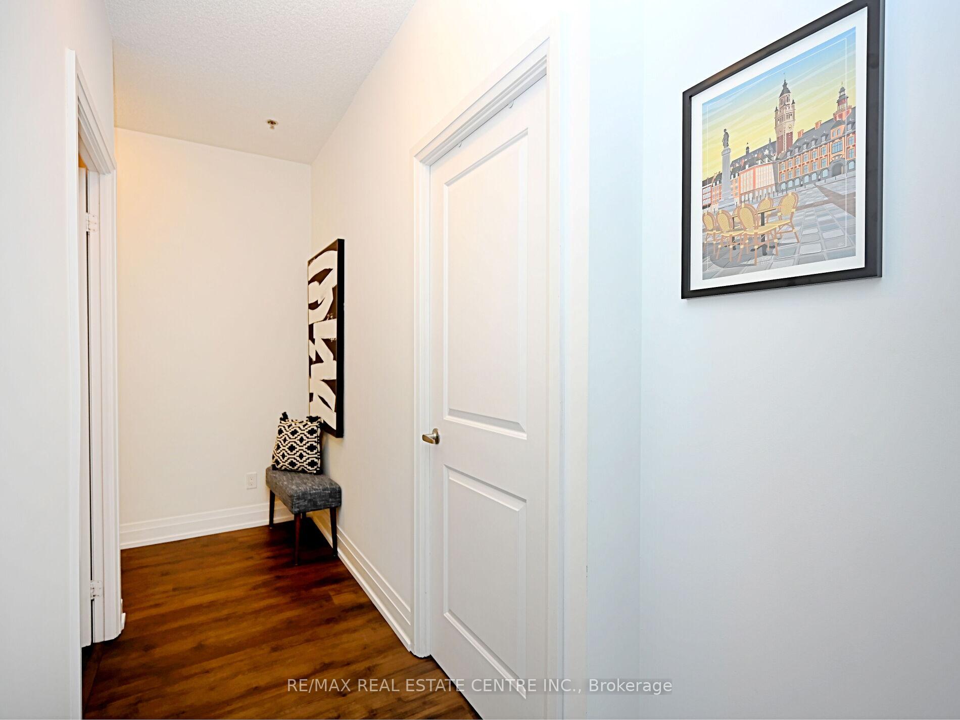 2 Bedrooms Condo at 65 Speers, Oakville For sale