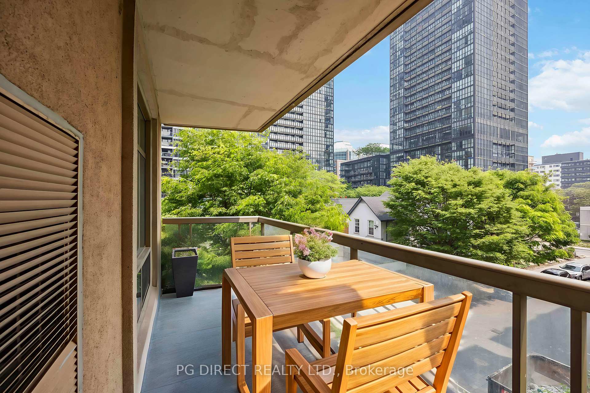 2 Bedrooms Condo at 99 Hayden, Toronto For sale