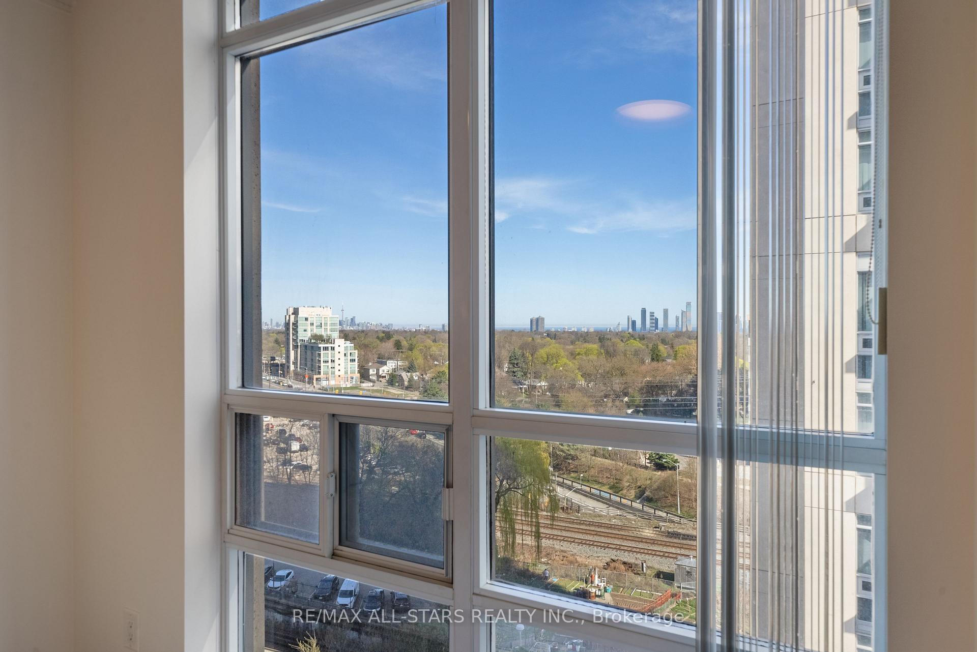 2 Bedrooms Condo at 5 Michael Power, Toronto For sale