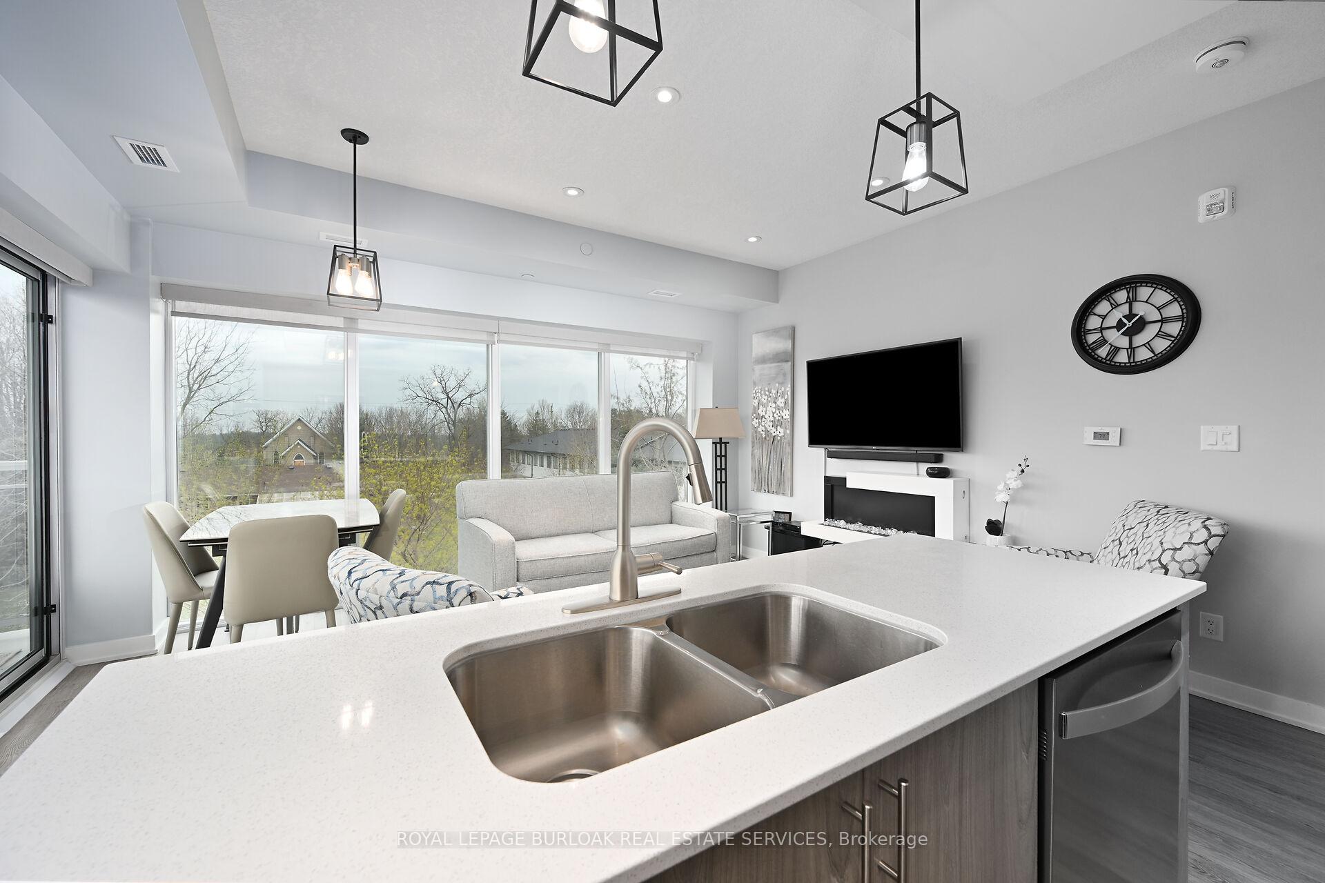 2 Bedrooms Condo at 16 Markle,  Hamilton For sale