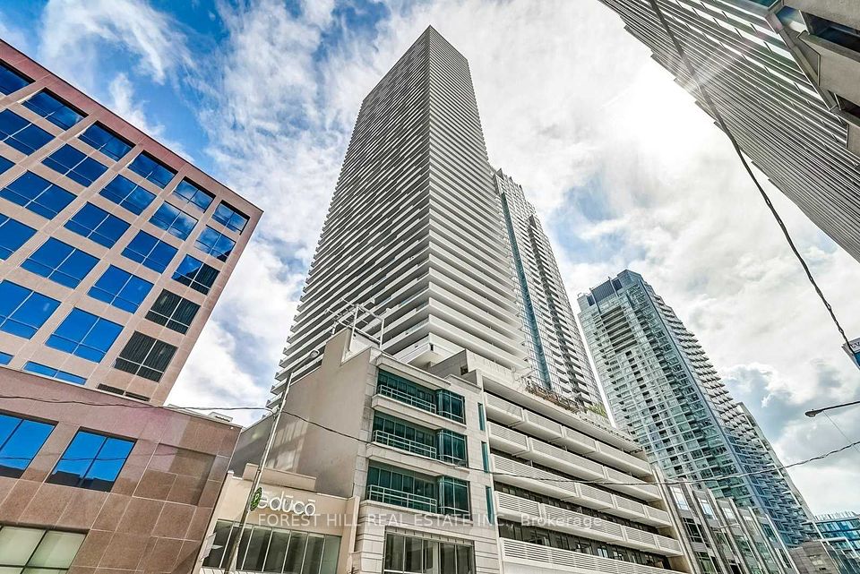 2221 Yonge