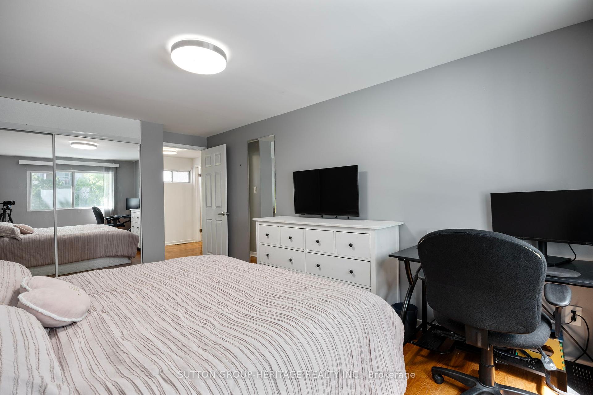 4 Bedrooms Condo at 40 Dundalk, Toronto For sale
