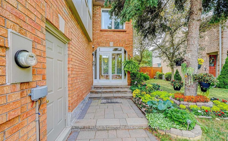 1162 Leewood