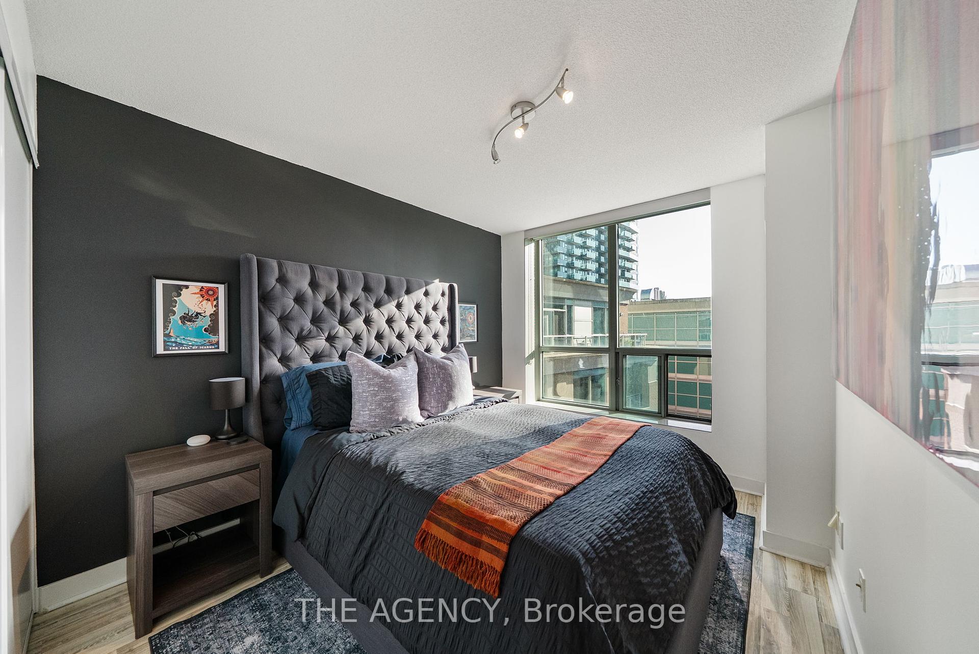 2 Bedrooms Condo at 50 Lynn Williams, Toronto For sale