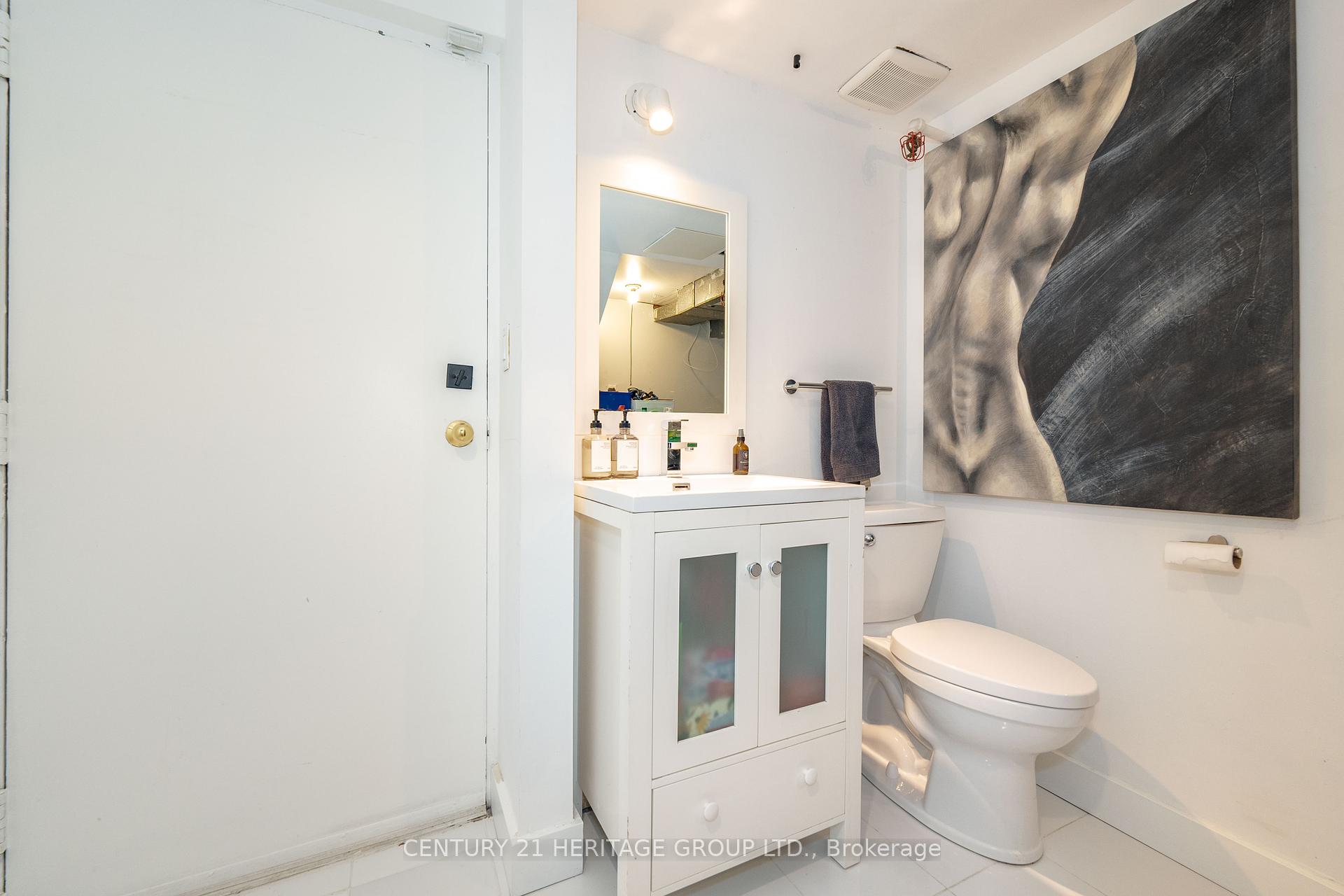3 Bedrooms Condo at 280 Sherbourne, Toronto For sale