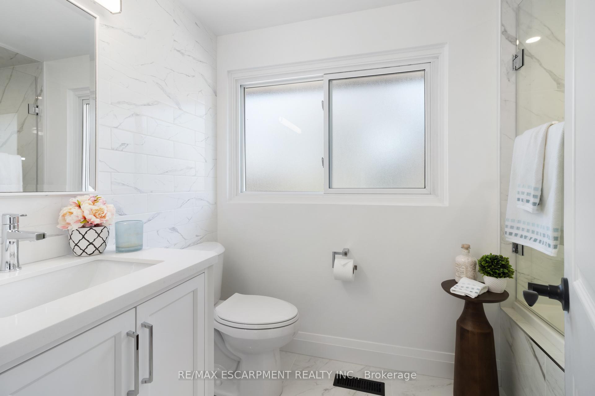3 Bedrooms Condo at 2020 South Millway,  Mississauga For sale