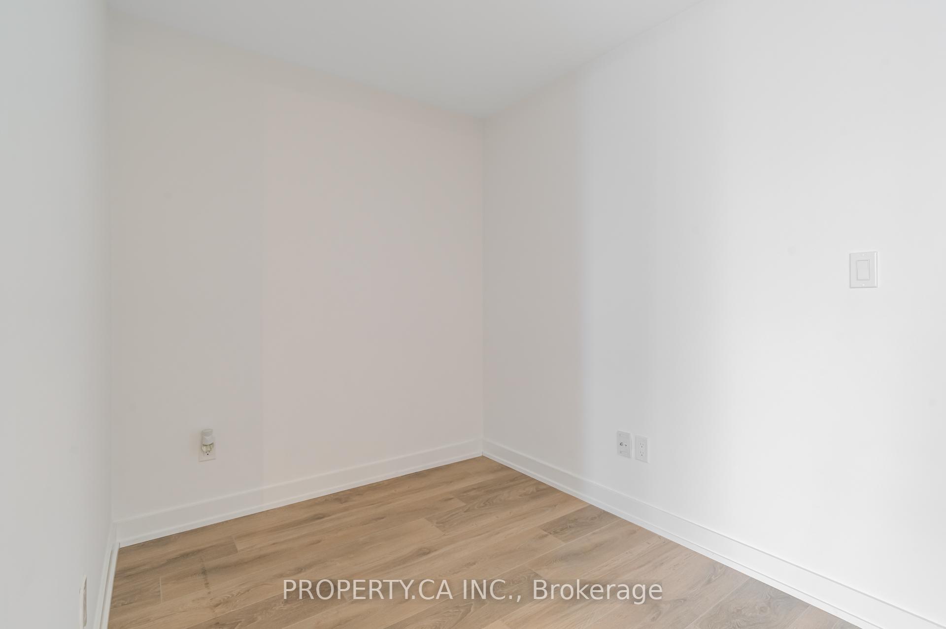 2 Bedrooms Condo at 501 Yonge, Toronto For sale